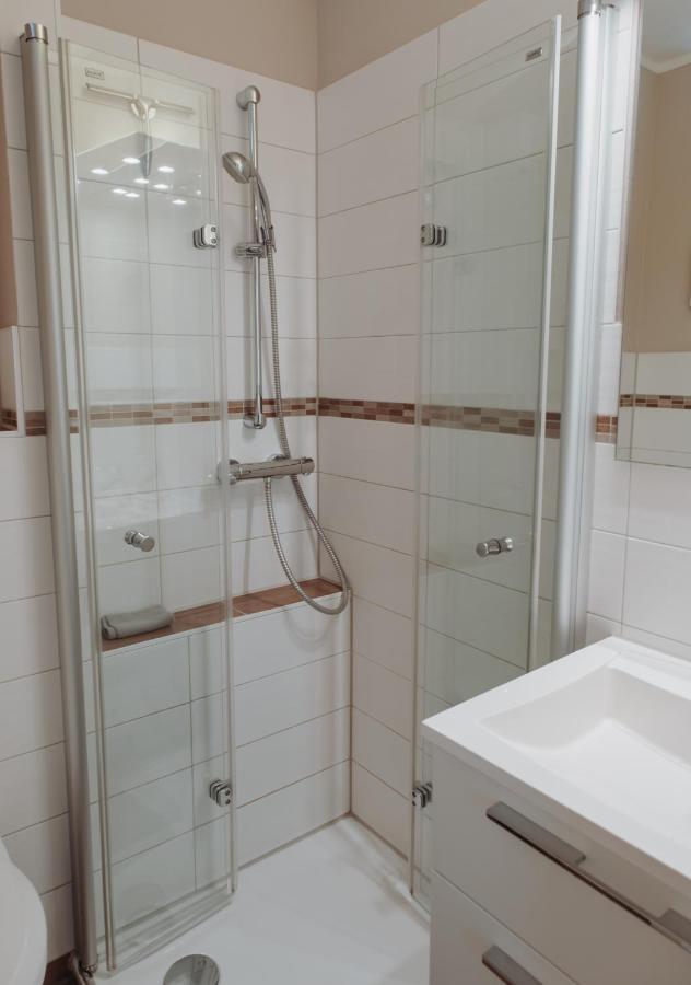 Gaestehaus Broecker Бюзум Экстерьер фото